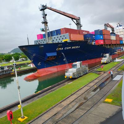 パナマ運河を見に