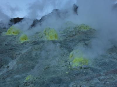 硫黄山で黄色い山脈を見る。摩周湖の影に隠れた名所。