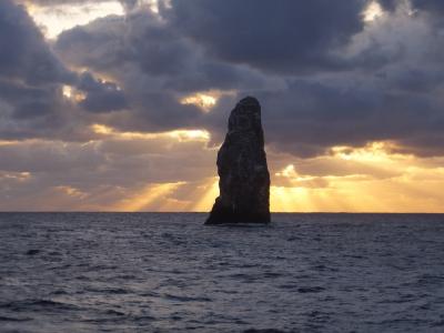 にっぽん丸3日目 虹、絶海の孤島、そして一面の星空。