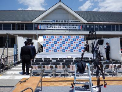 アース製薬100周年イベントに　小島よしおが来た！