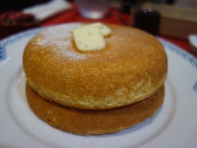 京のランチはパンケーキ。駅前のポルタでいただきました。