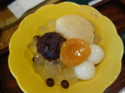 京都旅行の仕上げはもちろん甘味。おいしいあんみつをいただきました。