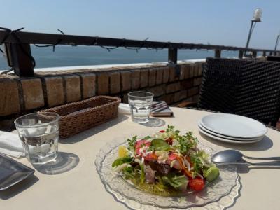 七里ヶ浜で海を眺めながらのランチ