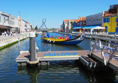 ポルトガルのヴェニス？「アヴェイロ」の運河をモリセイロでクルーズし、シーフードグリルを味わう