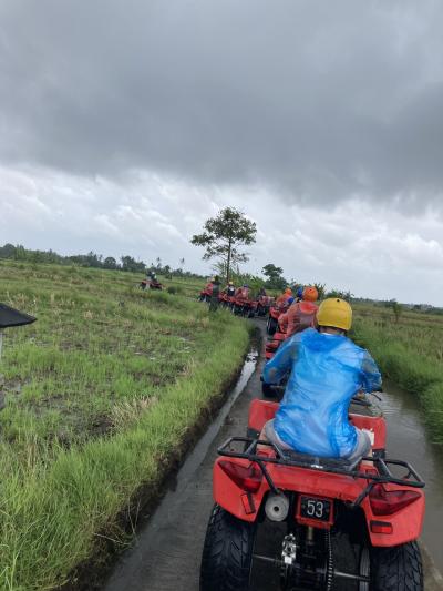 雨季で雨のレイニーバリ島 4日目 泥遊び