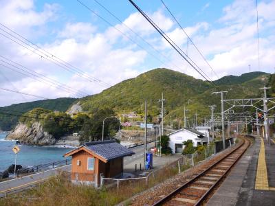 友達に会いに行くついでに、きのくに線で駅巡り【1：冬らしくない南紀の車窓と木造駅舎】