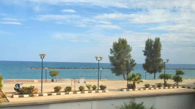 ラルナカ→パフォス ～キプロス島の煌めく地中海を車窓から満喫！～