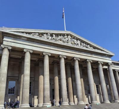 超美品BURBERRY15万超【本場イングランド製】落ち着いた女性が選ぶデザイン 裏地ノバチェック使用 トレンチコート バーバリープローサム BURBERRY Burberry London Tech LDN Logo Shoulder Bag PVC Gray Men