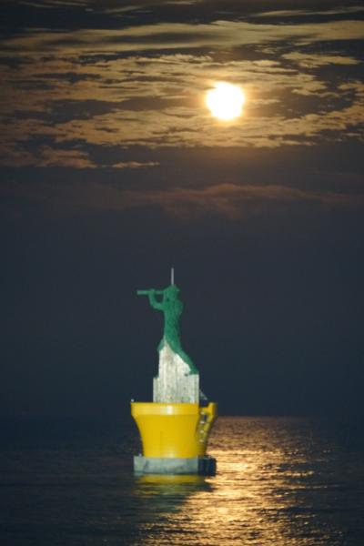 関釜フェリーで釜山へ、靴を買い替えた。