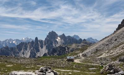 乗継・乗継・歩いて廻るドロミテ その1 コルティナ・ダンぺッツオからTRE CIME