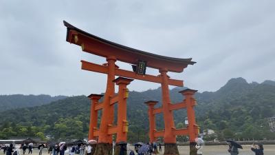 尾道・広島4泊5日の旅　【4日目】宮島　その2　大鳥居をくぐります。