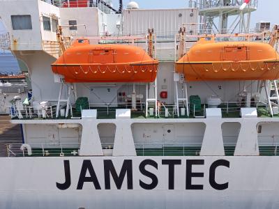 元「むつ」だった JAMSTEC 海洋地球研究船「みらい」＠大さん橋