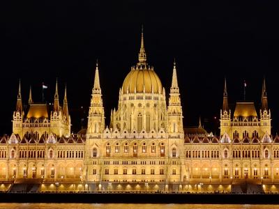 2025年中欧周遊12日間(7日目ショプロン、ジュール、ブダペストの夜景)