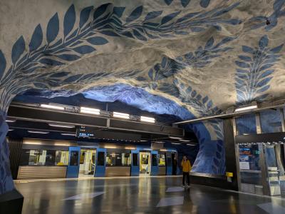 2025★夏のストックホルム③地下鉄アート・王立公園・衛兵鼓笛隊・シュップスホルメン島・王冠の橋