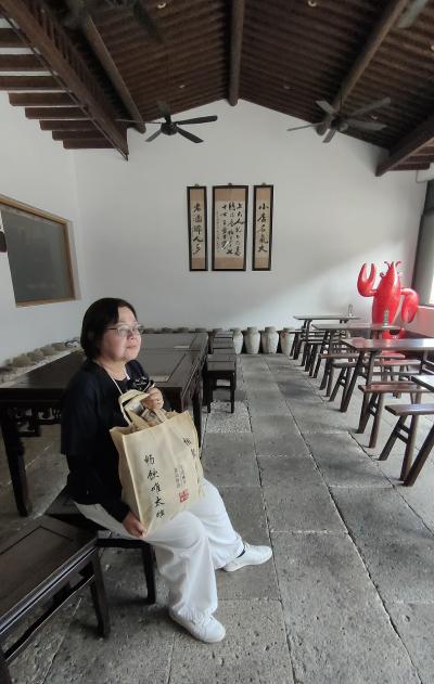 クラブツーリズム　珠玉の13都市を巡る奥江南大周遊8日間（3）紹興の威亨酒店で太彫酒、安昌では仁昌醤油、杭州では西湖藕粉を買い求める。