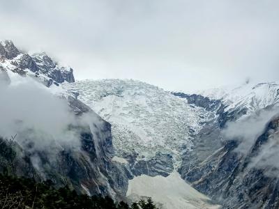 東チベットの絶景を巡る高原ハイキング(5)---磨西・ミニヤコンカ