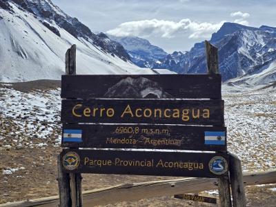 冬のメンドーサ チリとの国境沿いの村ラス・クエバスまで