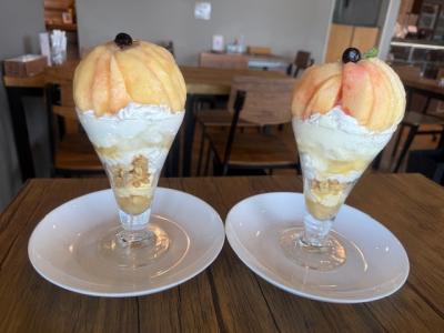 今年も桃のパフェを食べに