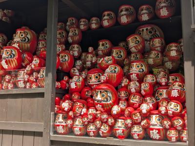 勝ちだるまで有名な箕面市の勝尾寺は外国人観光客でいっぱいだった