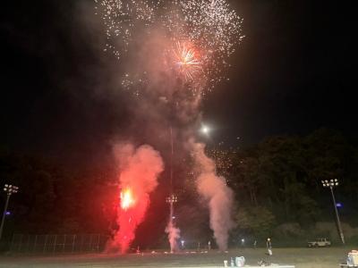 日野の中学校で開催された祭りと花火に行った日