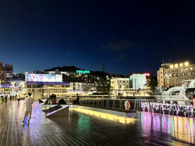 ふらっと基隆廟口夜市に行き、人気店の行列に並ぶ