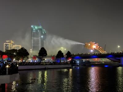 今年3度目のベトナムへ⑦(7日目はミーケビーチと、週末限定のドラゴン橋のショー)