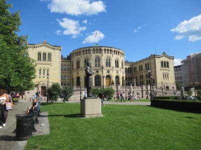 ノルウェーの首都オスロの街歩き🐾後編:一人で巡った → 王宮 ~ オペラハウス ~ ウォーターフロント