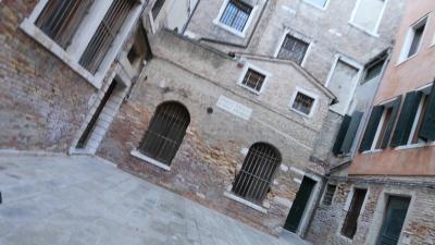 迷路を歩くヴェネチア