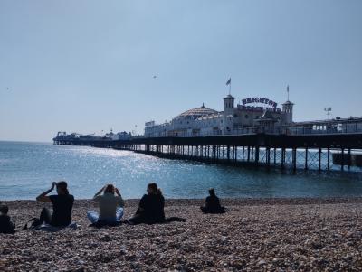 2024年9月コペンハーゲンとロンドン旅行6 ブライトンの街と石のビーチ