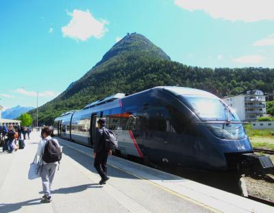 🚄ラウマ鉄道⛴️フェリー🚌バスを乗り継いでオスロからガイランゲルフィヨルドへ