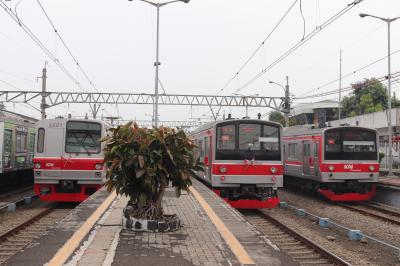 日本から譲渡された電車に乗ってボゴールへ
