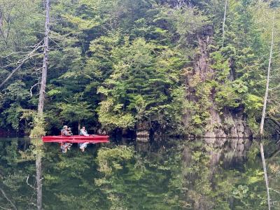 自然湖で秋漕ぎ