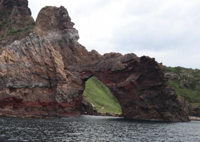 JAL直行便で隠岐の旅・・国賀海岸を遊覧船でめぐり、中ノ島の後鳥羽院史跡を訪ね、国賀荘に宿泊します。