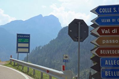 ちょっと歩くドロミテ....雨のち晴れ/ジアウ峠 2236m/ランドロ湖_8/12-3