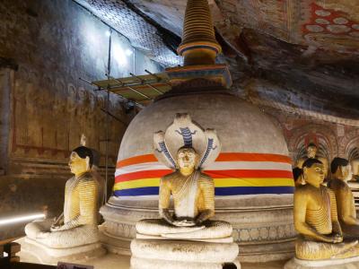 GWスリランカ⑤ ダンブッラ石窟寺院は仏像でいっぱい