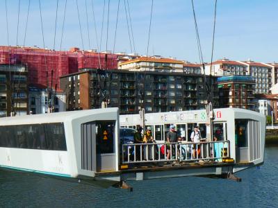 ビルバオから北へ：卵売りの歌と世界遺産の橋