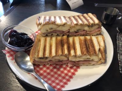 三鷹発のカフェ「ニンカフェ」～中国・北京で開業したカフェにルーツを持つ、エルビス・サンドとプリンが人気の珈琲店～