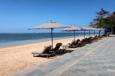 バリ島旅行2024③-2：プールと周辺散策