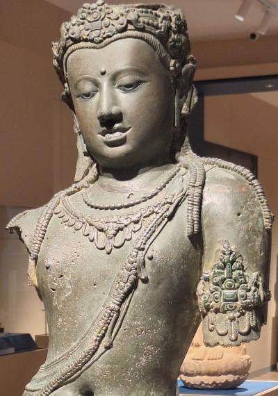 タイ3古都めぐり　①成田空港からバンコク・国立博物館