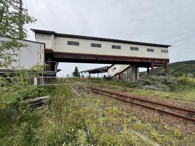 酷暑の都心を脱出して札幌から富良野、そして旭川へ。⑩留萌の荒海である黄金岬海浜公園～礼受牧場～千望台～留萌神社～留萌駅跡～留萌港～カラオケ？