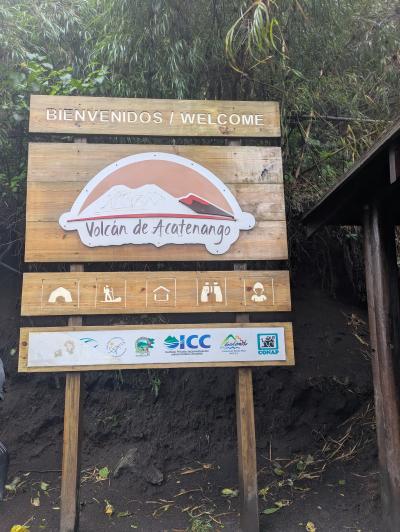 アカテナンゴ登山