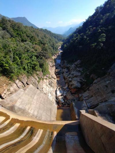 【10】ダム湖一周・ウオーターフォールトレッキング：中国脱出30泊の15～18日目