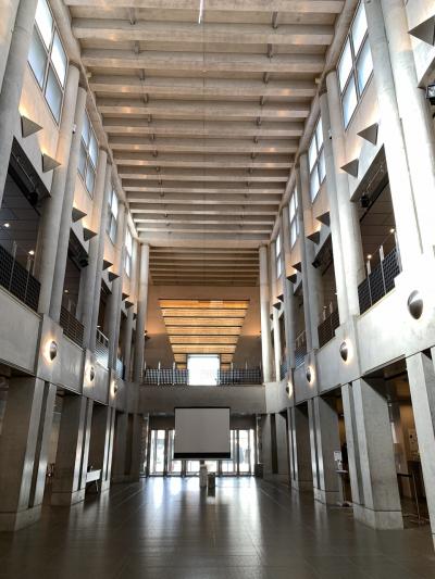 磯崎新 水戸芸術館と、近接する伊東豊雄 近作