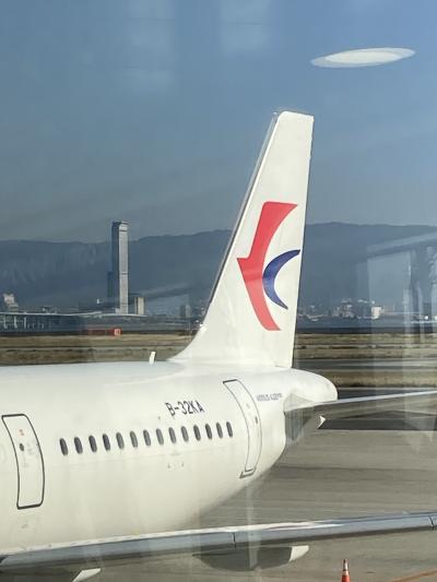 (4) 中国東方航空 (関空-上海) 機内