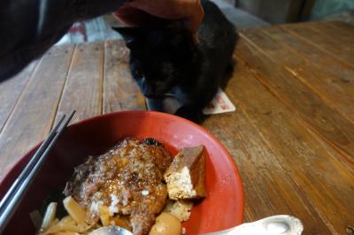 20251213 新北 運休中の平渓線沿線、接駁車で巡る。瑞芳出発→ひと気無い菁桐で午餐→(歩き)→平渓寄って→十分すげぇ人だらけ→瑞芳。