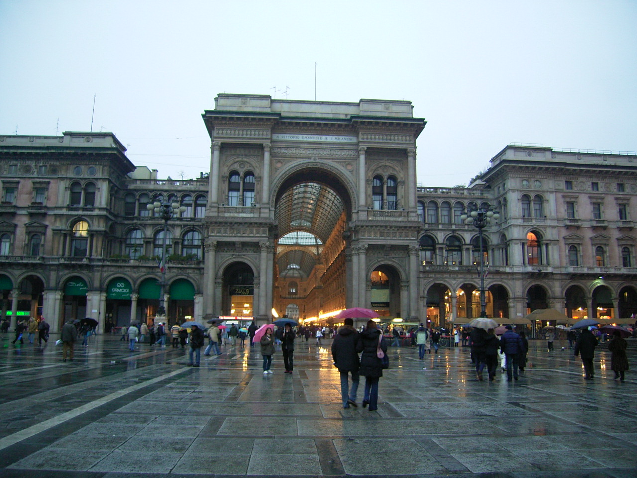 ミラノのドゥオモ広場 ミラノ イタリア の旅行記 ブログ By Juntomoさん フォートラベル ミラノのドゥオモ広場 ミラノ イタリア の旅行記 ブログ By Juntomoさん フォートラベル
