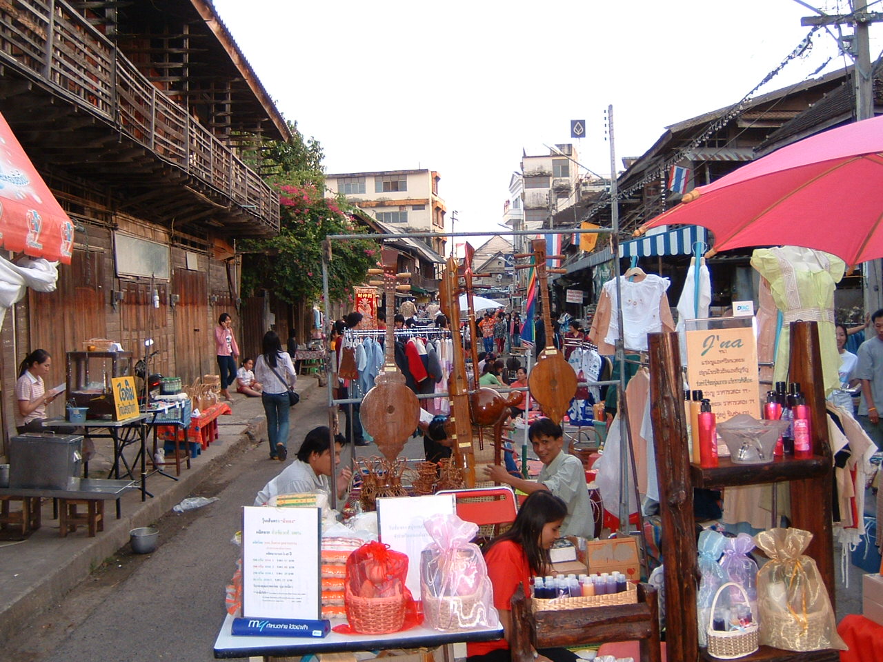 ランパーンの夜市 タイの旅行記 ブログ By ナーンさん フォートラベル