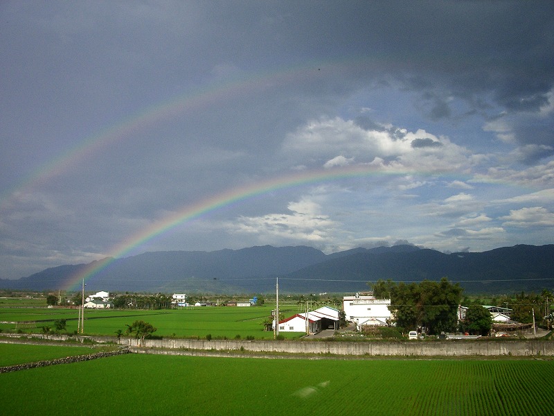 台湾鉄道 東側で虹の根元と二重虹を見た 台東 台湾 の旅行記 ブログ By Aokaeruさん フォートラベル