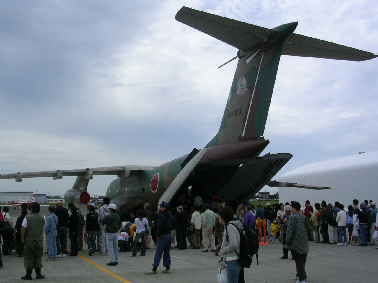 展示飛行機 輸送機の中に入ったよ 航空自衛隊 静浜基地航空祭に行ってきた 静岡県の旅行記 ブログ By Ittsuan123jpさん フォートラベル