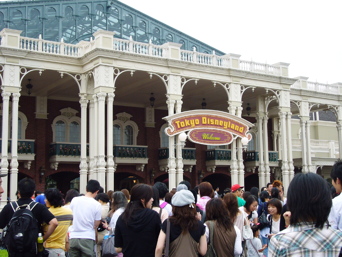 ディズニーランド 天気 ディズニーランド ディズニーシー 混雑予想カレンダー